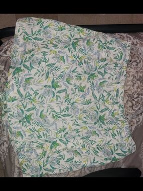 Ellen Tracy White Floral Leaf Print Skort with Green and Yellow Accents